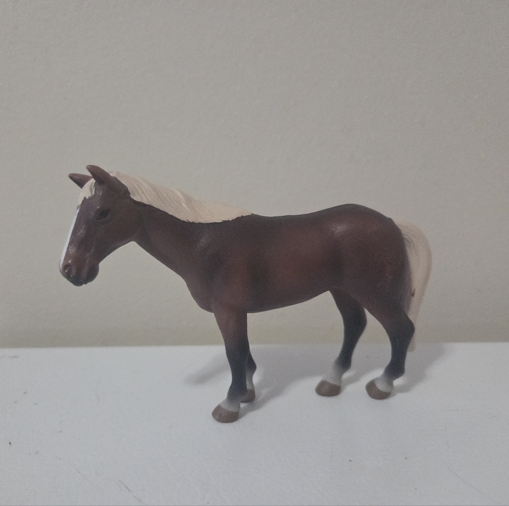 Britains Ertl Brown Horse cream mane 4x6 inches